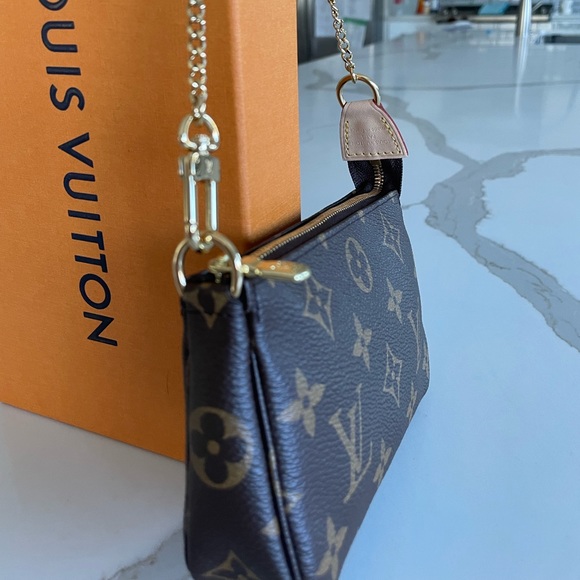 BRAND NEW Louis Vuitton Mini Pochette Accessoires in M O N O G R A M - Picture 9 of 9
